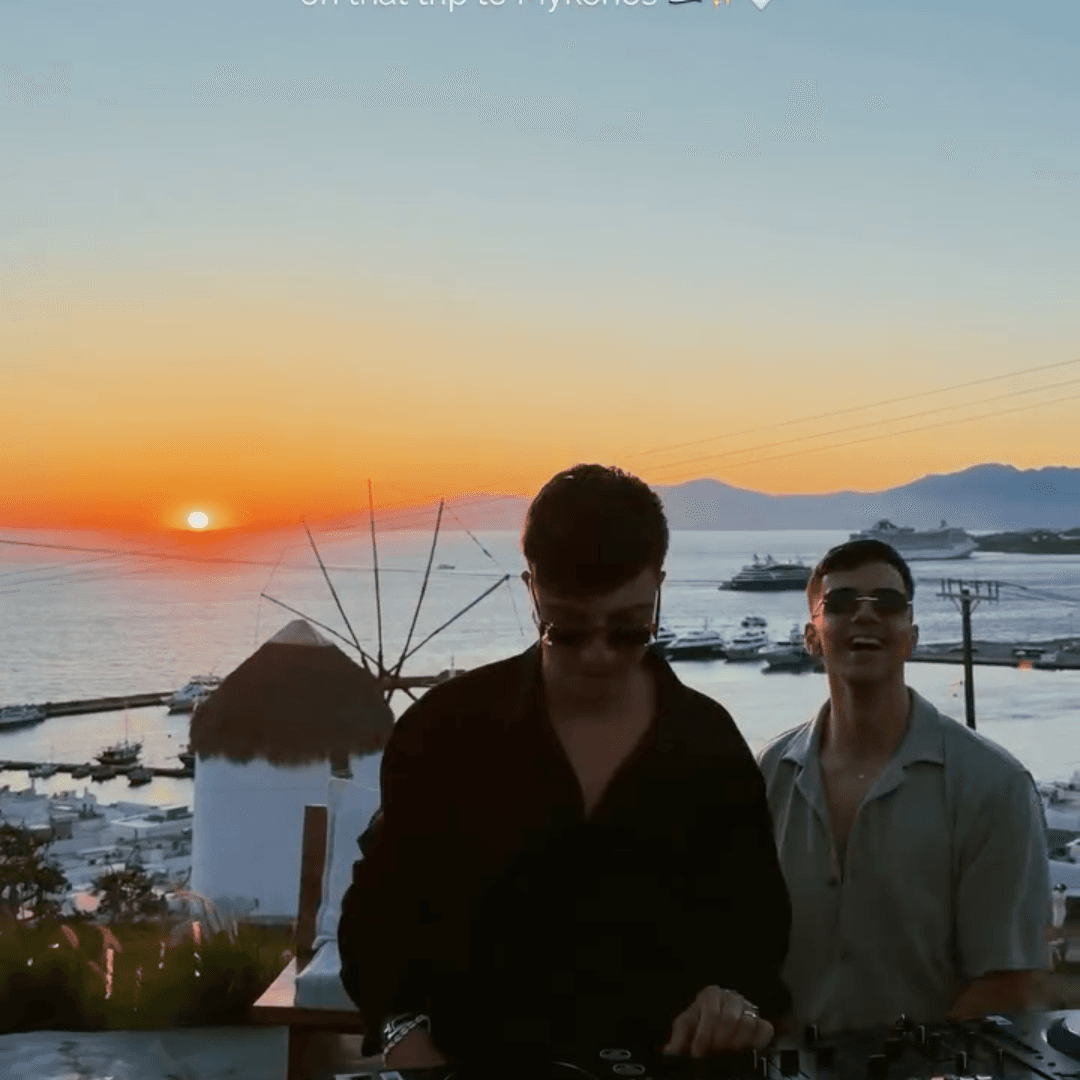 A mykonos sunset hits different… 🌅

@colony.music 🦎

#mykonos #sunset